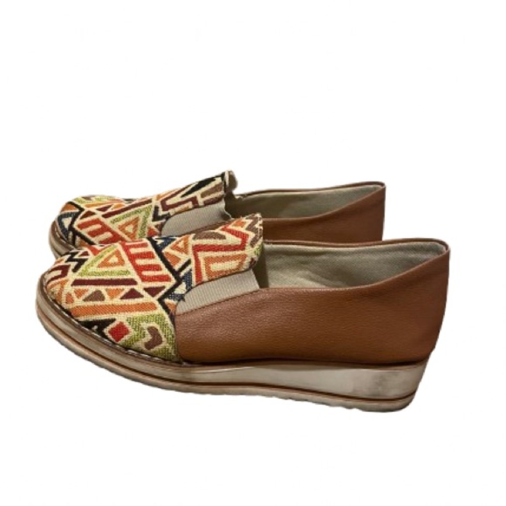 Cute tribal embroidered alpargata- style slip ons, size 7